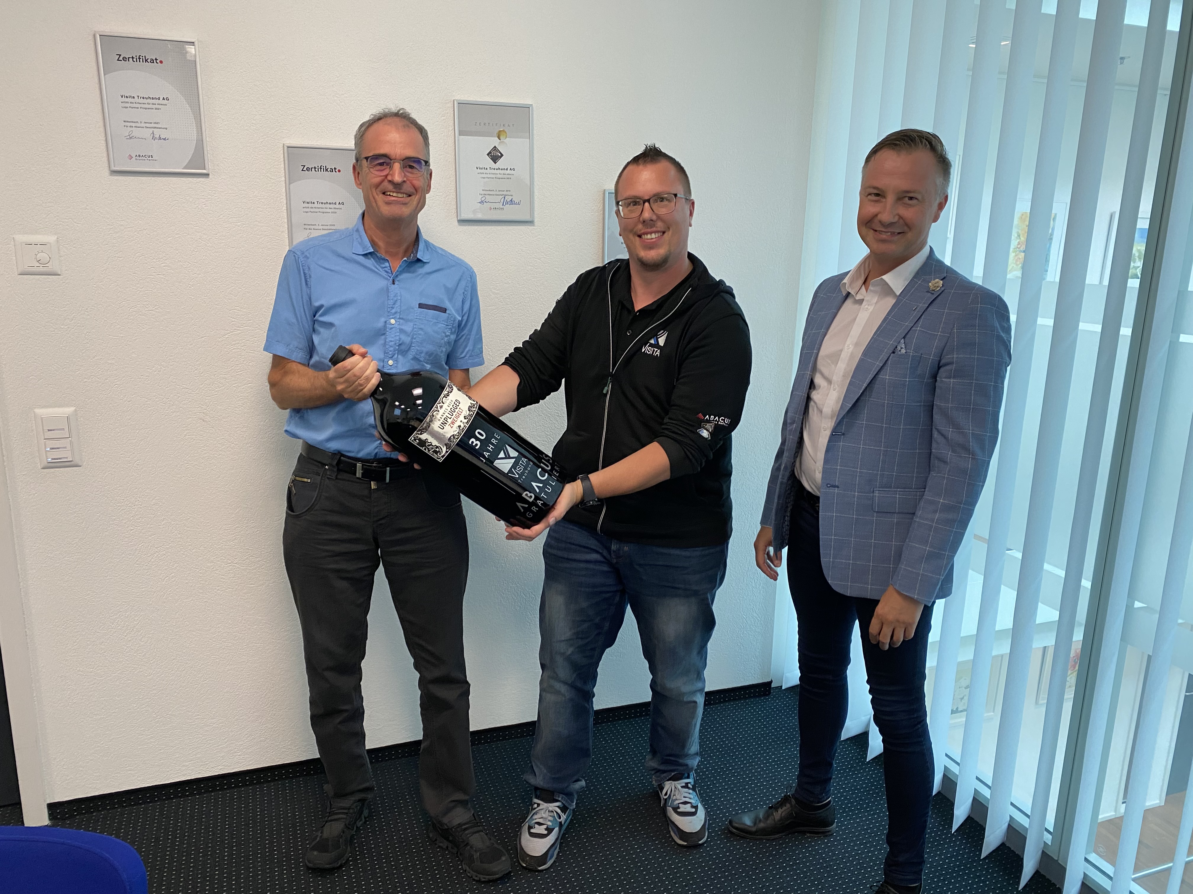 30-Jahre Abacus Vertriebspartner - Visita Treuhand AG - Abacus - Treuhand - Treuhänder in Lenzburg - Buchführung - Administration - Jahresrechnung - Steuern - Beratung - Schweiz