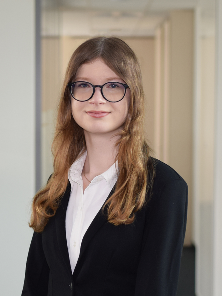Celine Büchli - Lernende Mediamatikerin - Visita Treuhand AG - Abacus - Treuhand - Treuhänder in Lenzburg - Buchführung - Administration - Jahresrechnung - Steuern - Beratung - Schweiz