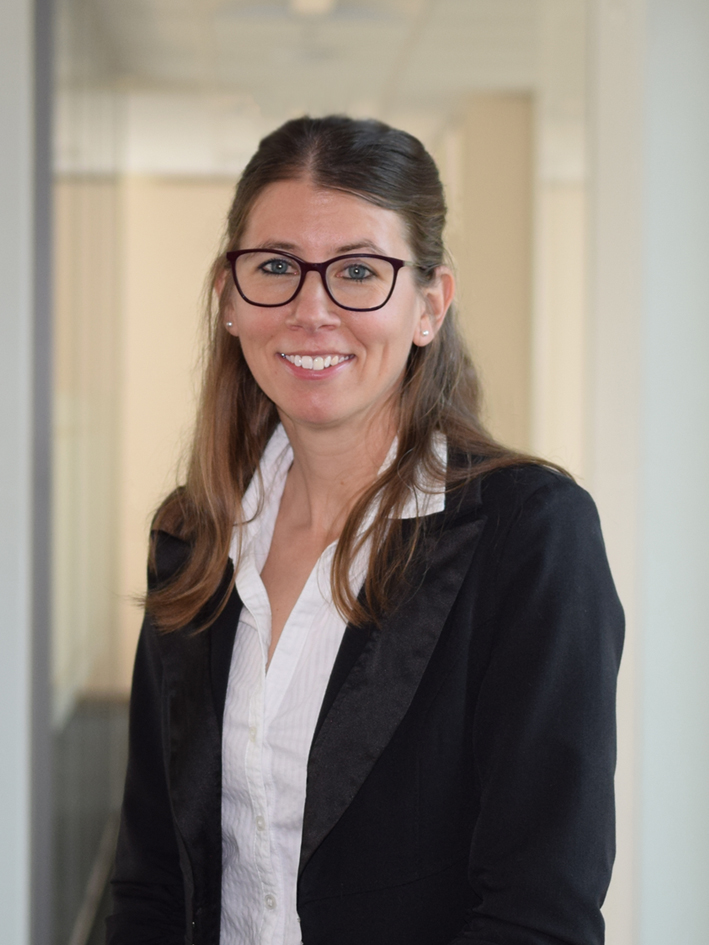 Sabine Gloor - Mandatsleiterin - Visita Treuhand AG - Abacus - Treuhand - Treuhänder in Lenzburg - Buchführung - Administration - Jahresrechnung - Steuern - Beratung - Schweiz