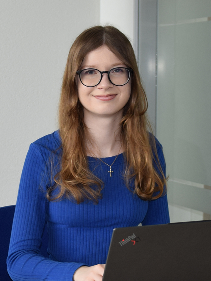 Celine Büchli - Lernende Mediamatikerin - Visita Treuhand AG - Abacus - Treuhand - Treuhänder in Lenzburg - Buchführung - Administration - Jahresrechnung - Steuern - Beratung - Schweiz