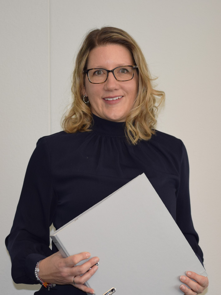 Maya Salm - Mandatsleiterin - Visita Treuhand AG - Abacus - Treuhand - Treuhänder in Lenzburg - Buchführung - Administration - Jahresrechnung - Steuern - Beratung - Schweiz
